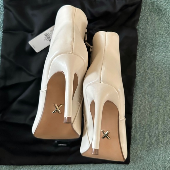 Express Pointed Toe Thin Heeled Booties - Picture 12 of 13